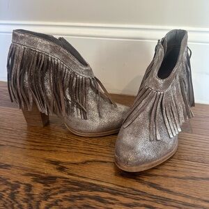 Ariat Unbridled Fringed Metallic Ankle Booties - Silver Size 8 Women’s